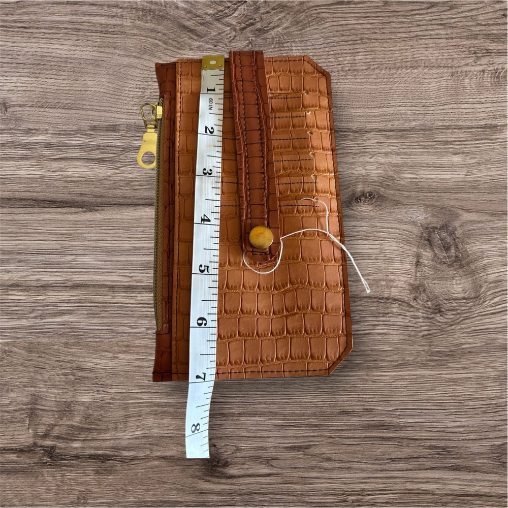 Crocodile Pattern Tan Wallet - image 6